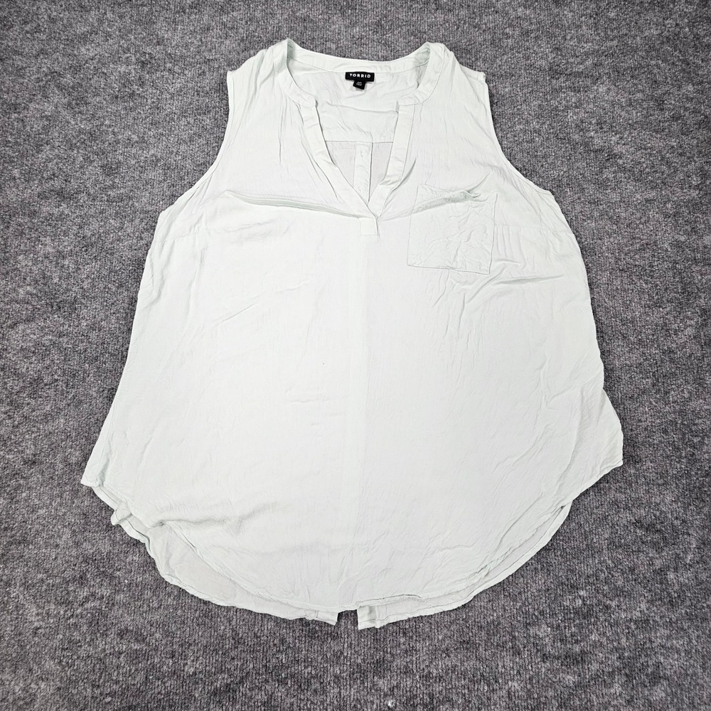 Torid Top 00 Plus Size Mint Green Rayon Sleeveless Henley Button Back‎ Blouse